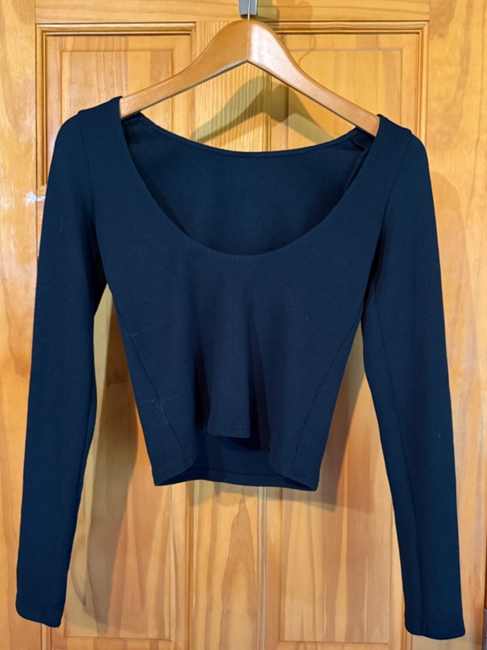 Gilly Hicks Black Ribbed Scoop-Neck Long Sleeve Crop Top